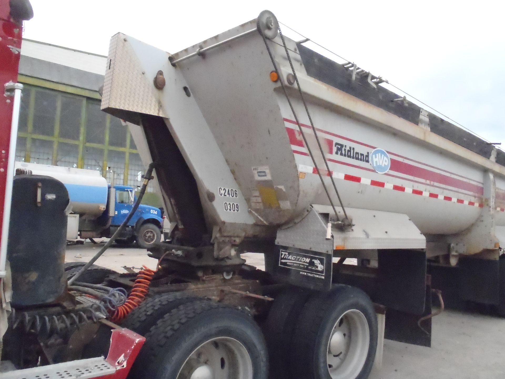 2004 MIDLAND MODEL SK2400 T/A END DUMP TRAILER C/W MANUAL ROLL TARP & 11R 22.5 TIRES, S/N - Image 5 of 5