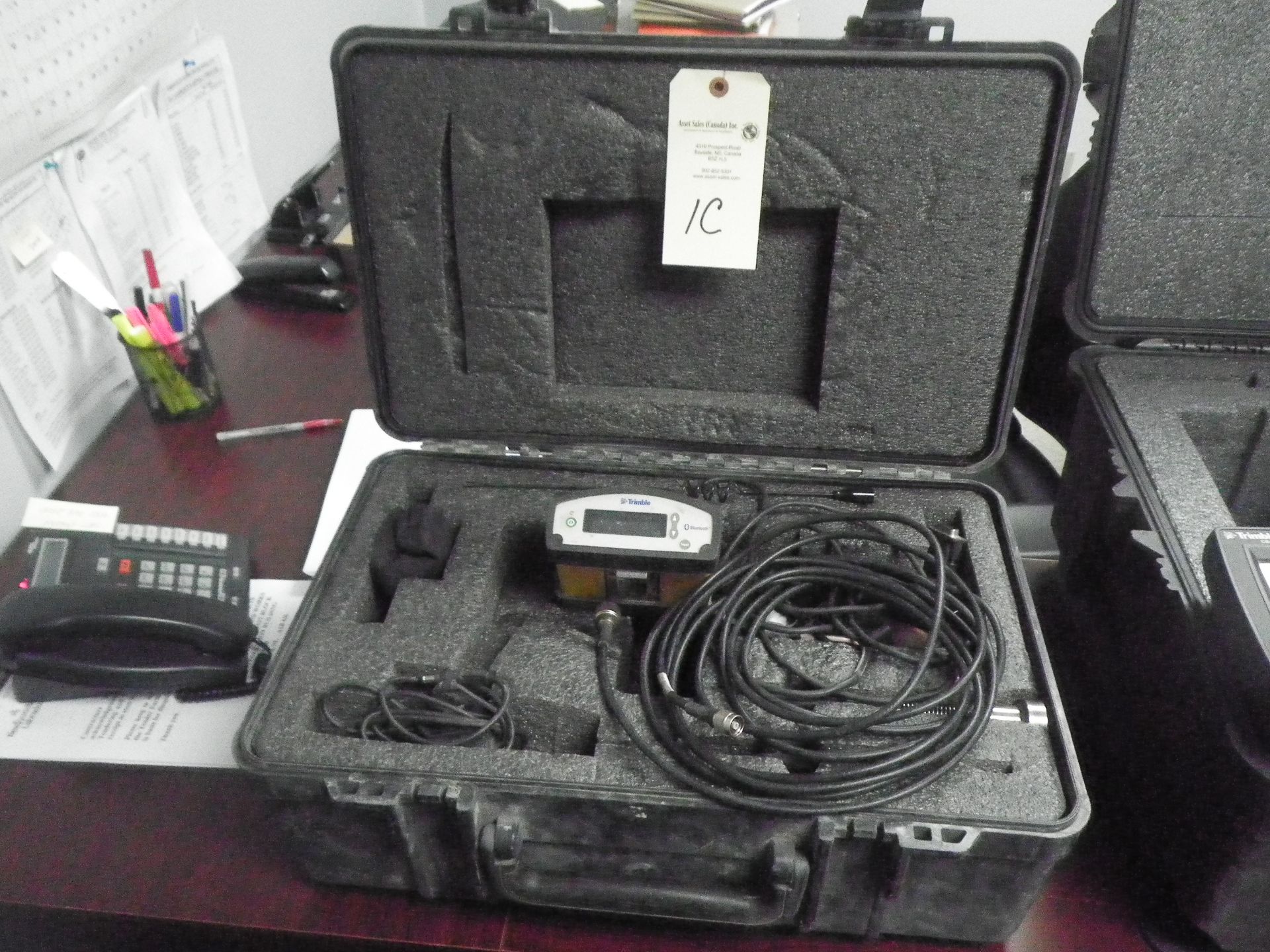 TRIMBLE MODEL SNB 900 EXTERNAL RADIO, S/N 4922A73905 C/W CARRY CASE (THIS ITEM IS LOCATED AT SITE