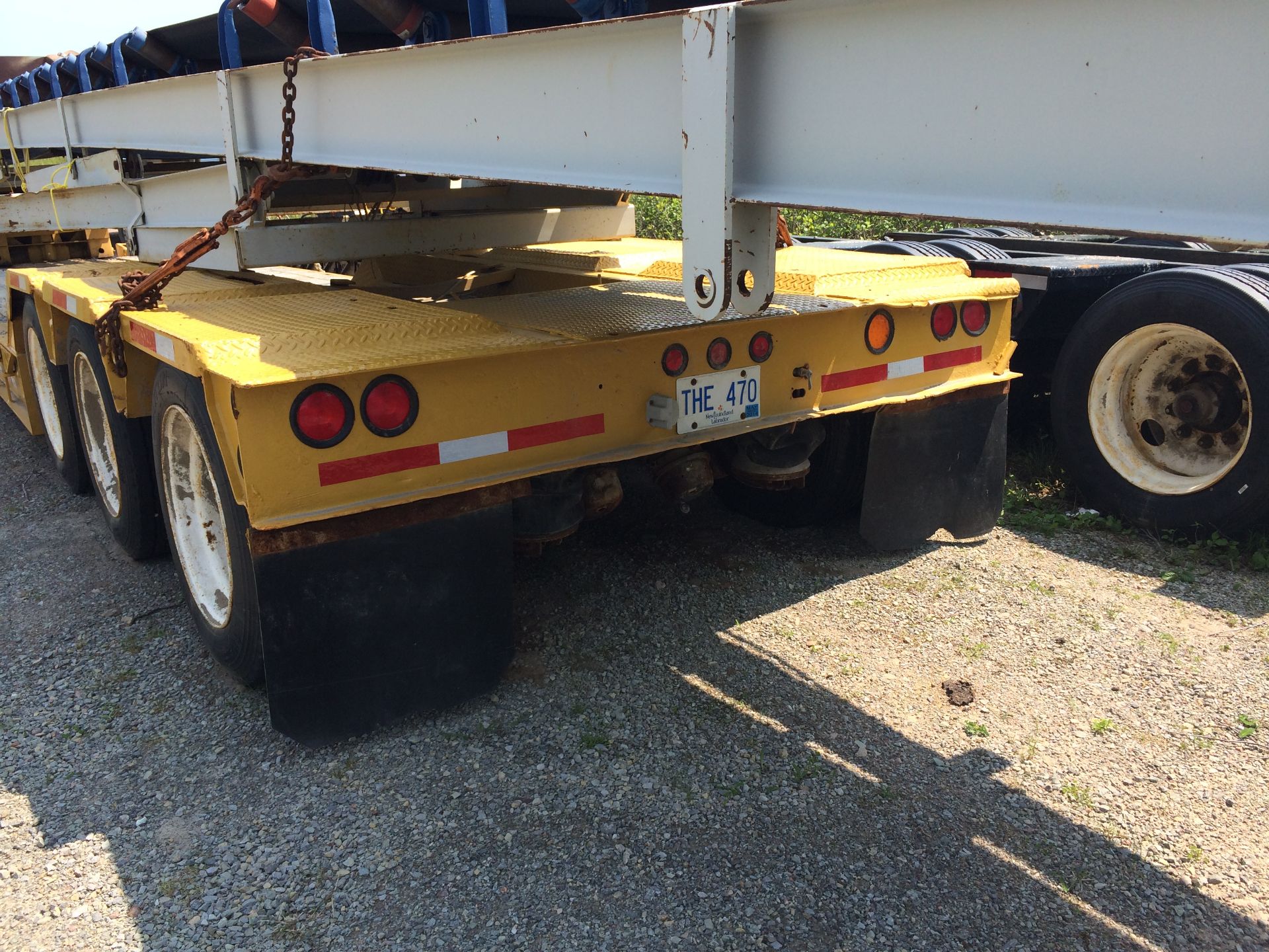 1999 EAGAR BEAVER MODEL 55GLS 55-TON TRI-AXLE LOWBOY TRAILER S/N 112SD2480XL053317 - Image 4 of 5