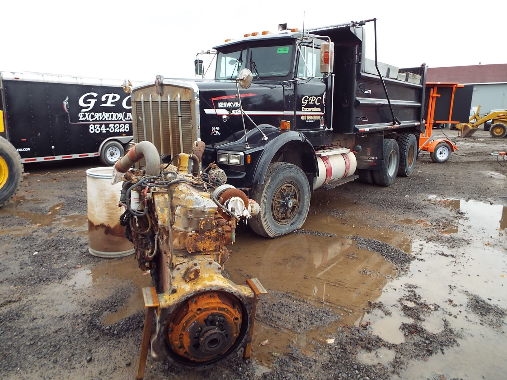 PETERBILT (2007) PB340 DUMP TRUCK WITH CUMMINS DIESEL ENGINE, EATON FULLER 18 SPEED TRANSMISSION, - Image 6 of 6