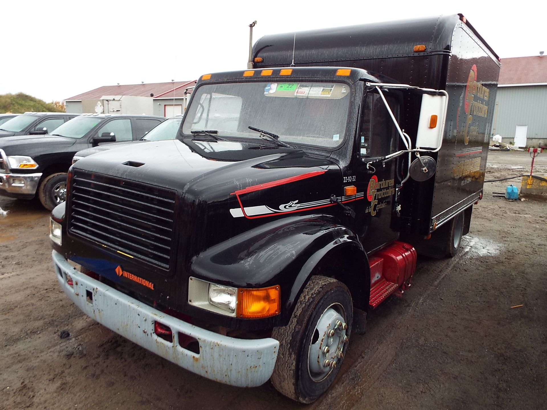 INTERNATIONAL (1992) 4600 LP BOX TRUCK,  DIESEL ENGINE, DUALLY, 4X2, AUTO, IDEAL BODY ELITE 11'