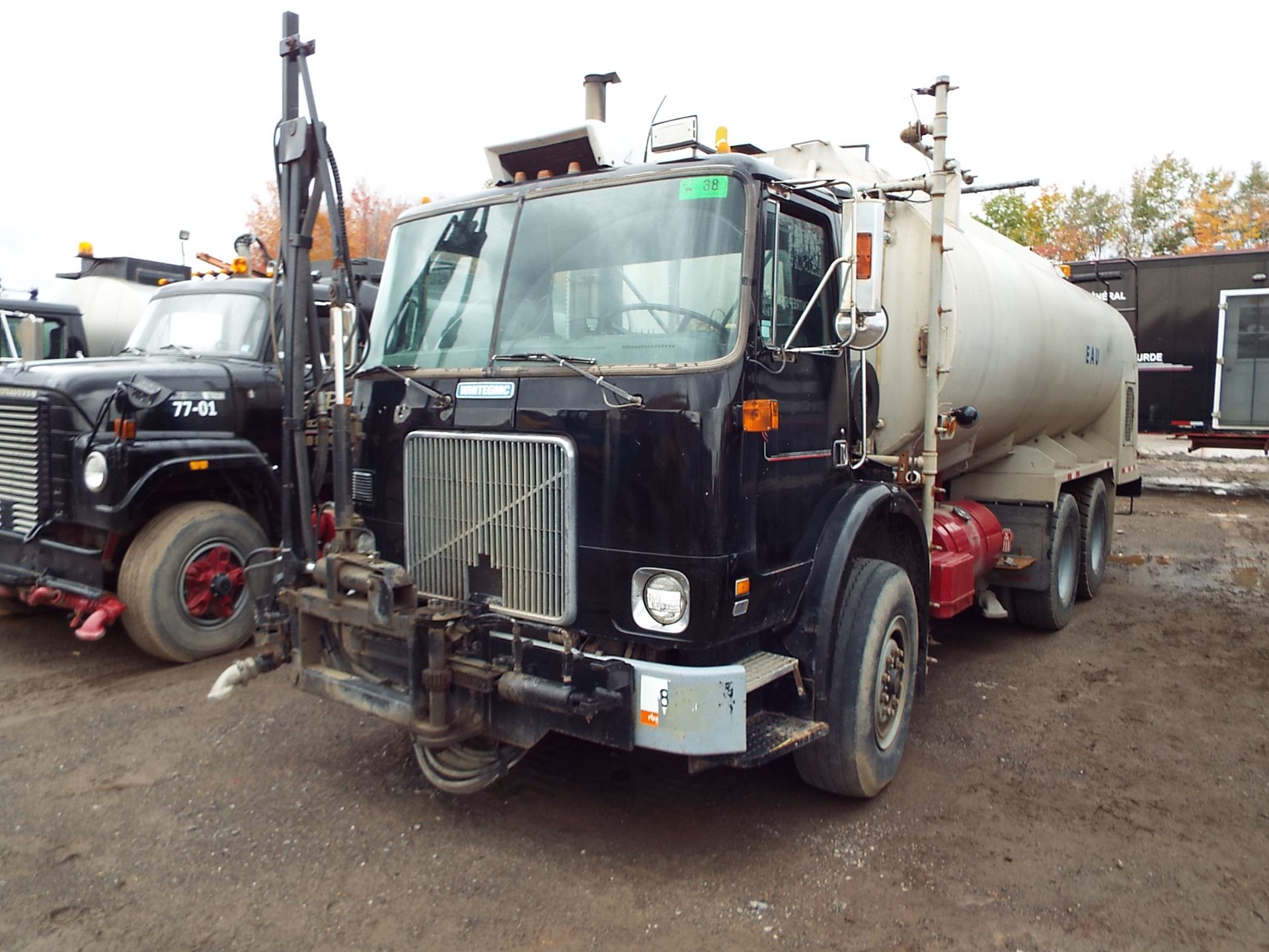 WHITE GMC (1991) WATER TANKER TRUCK, CAT DIESEL ENGINE, EATON 8 SPEED TRANSMISSION, GORMAN-RUPP