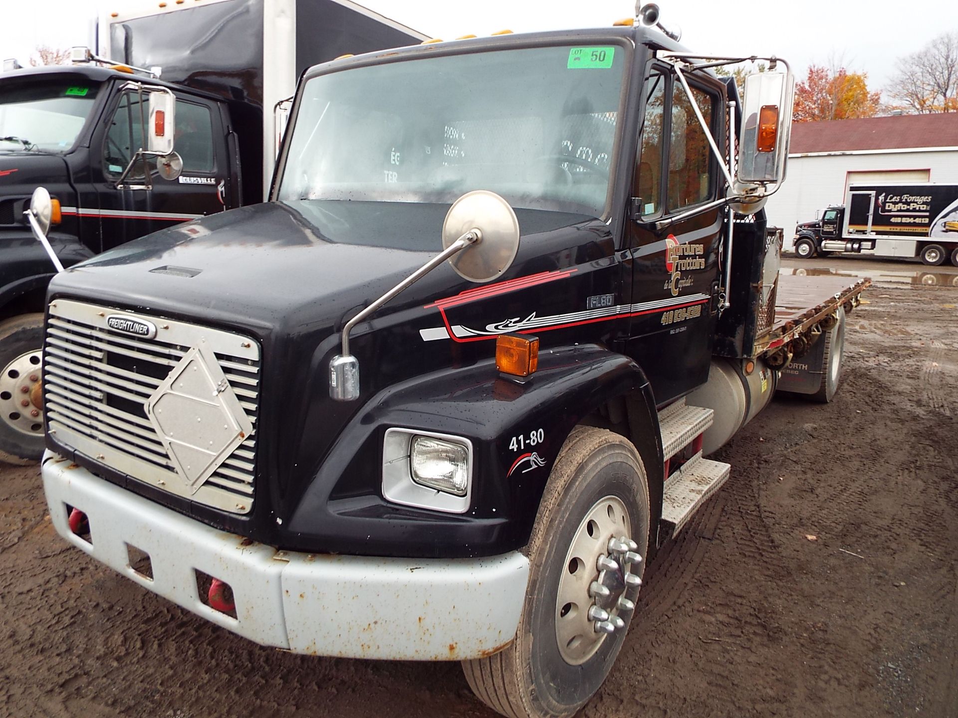 FREIGHTLINER (1998) FL80 FLATBED TRUCK WITH 7.2LITER DIESEL ENGINE, 6 SPEED TRANSMISSION, 20'