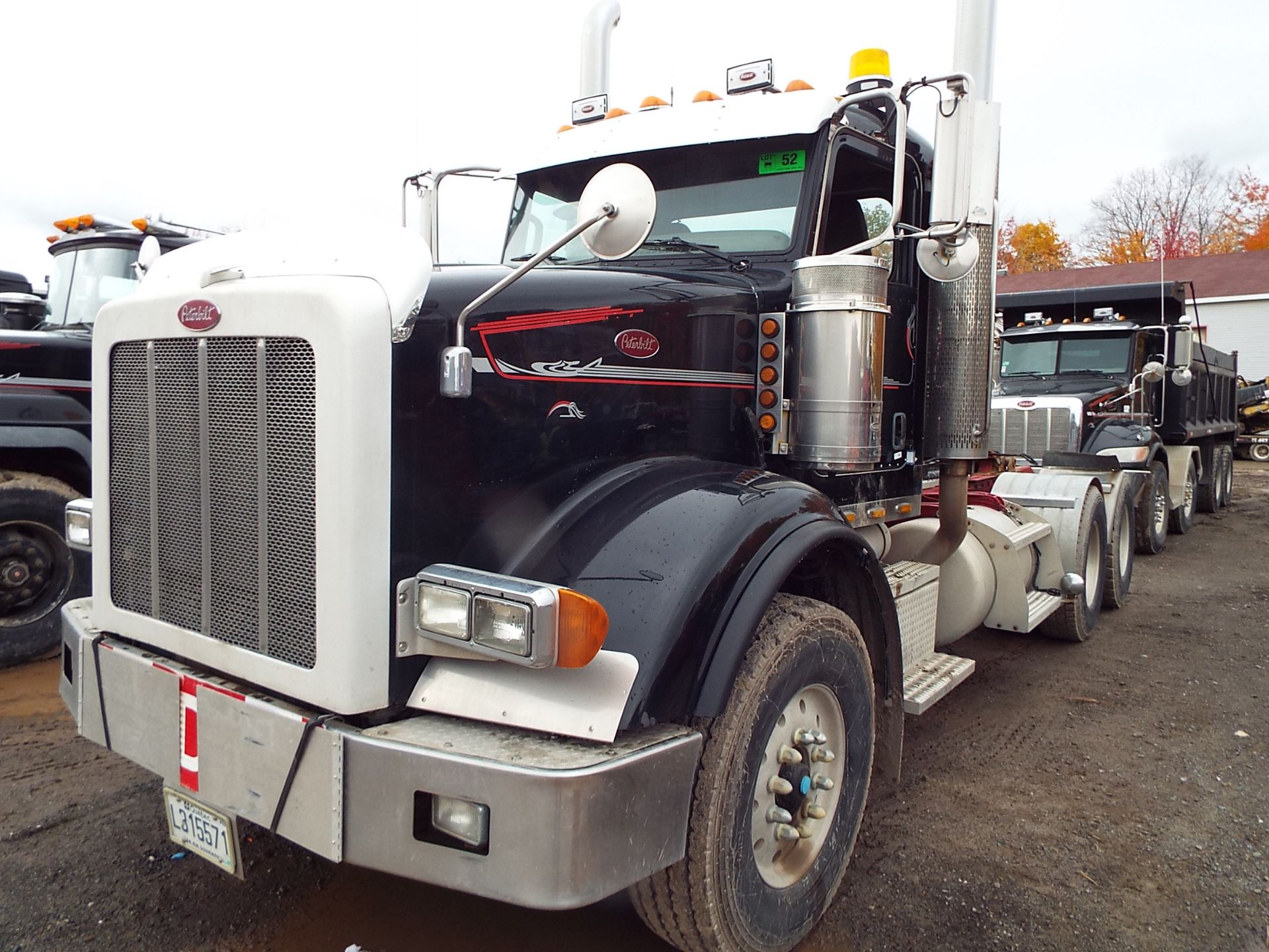 PETERBILT (2009) 367 SEMI-TRACTOR TRUCK WITH CUMMINS DIESEL ENGINE, EATON FULLER 16 SPEED