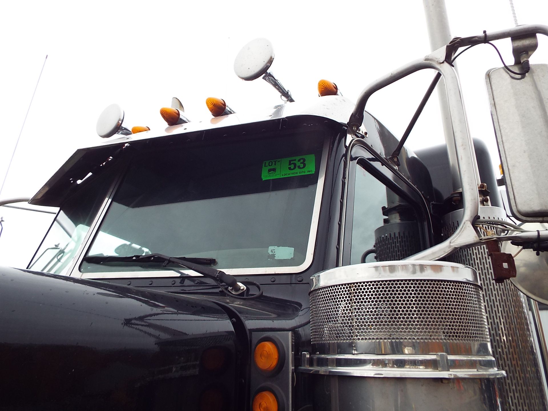 PETERBILT (2005) TT/CT SEMI TRACTOR TRUCK WITH CUMMINS DIESEL ENGINE, EATON FULLER 18 SPEED - Image 2 of 6