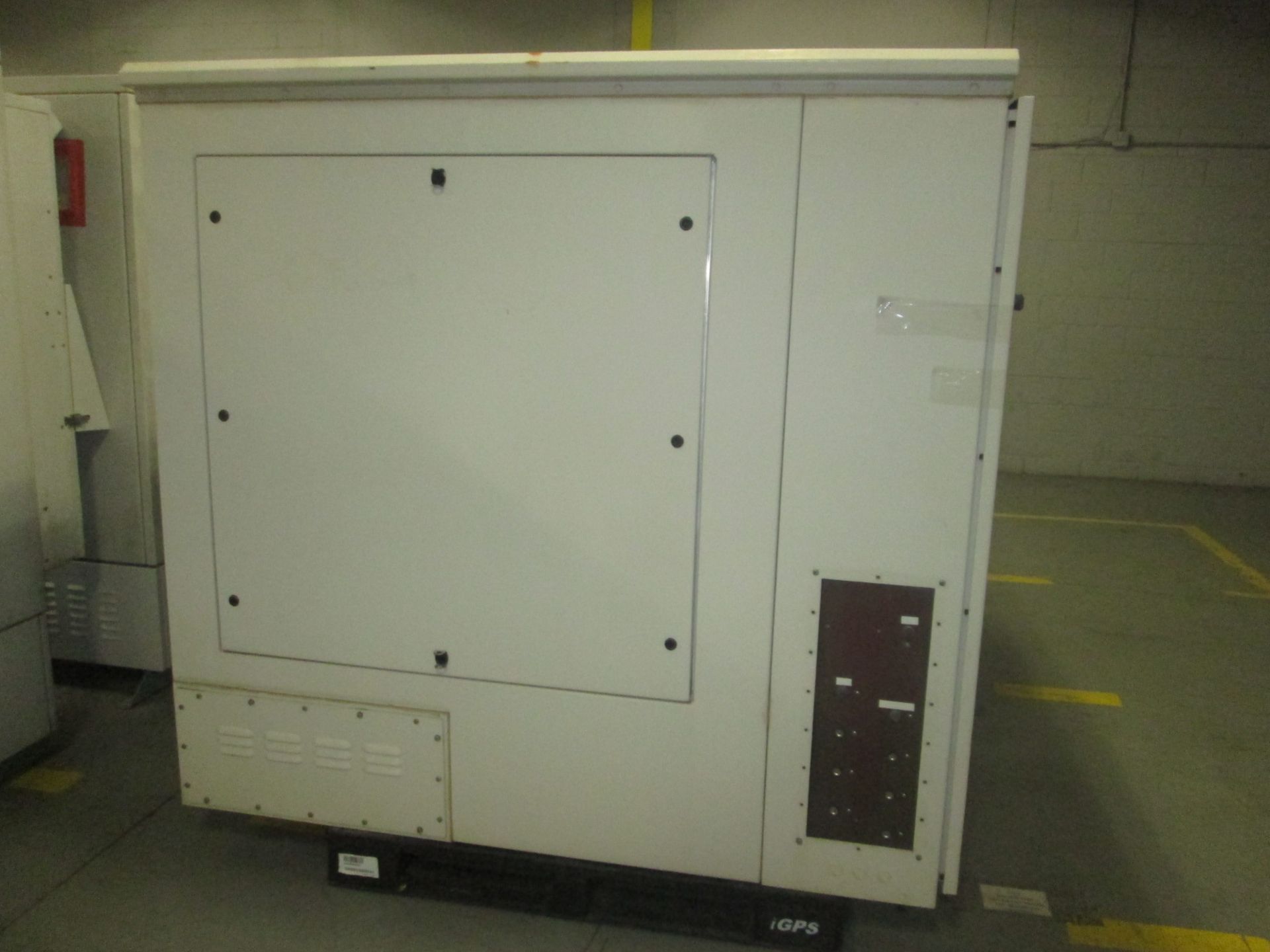 42"X88" REPEATER CABINET WITH AC AND RACKS 220 VAC  ID#: AC232 (LOCATED IN BROCKVILLE, ON) - Image 4 of 4