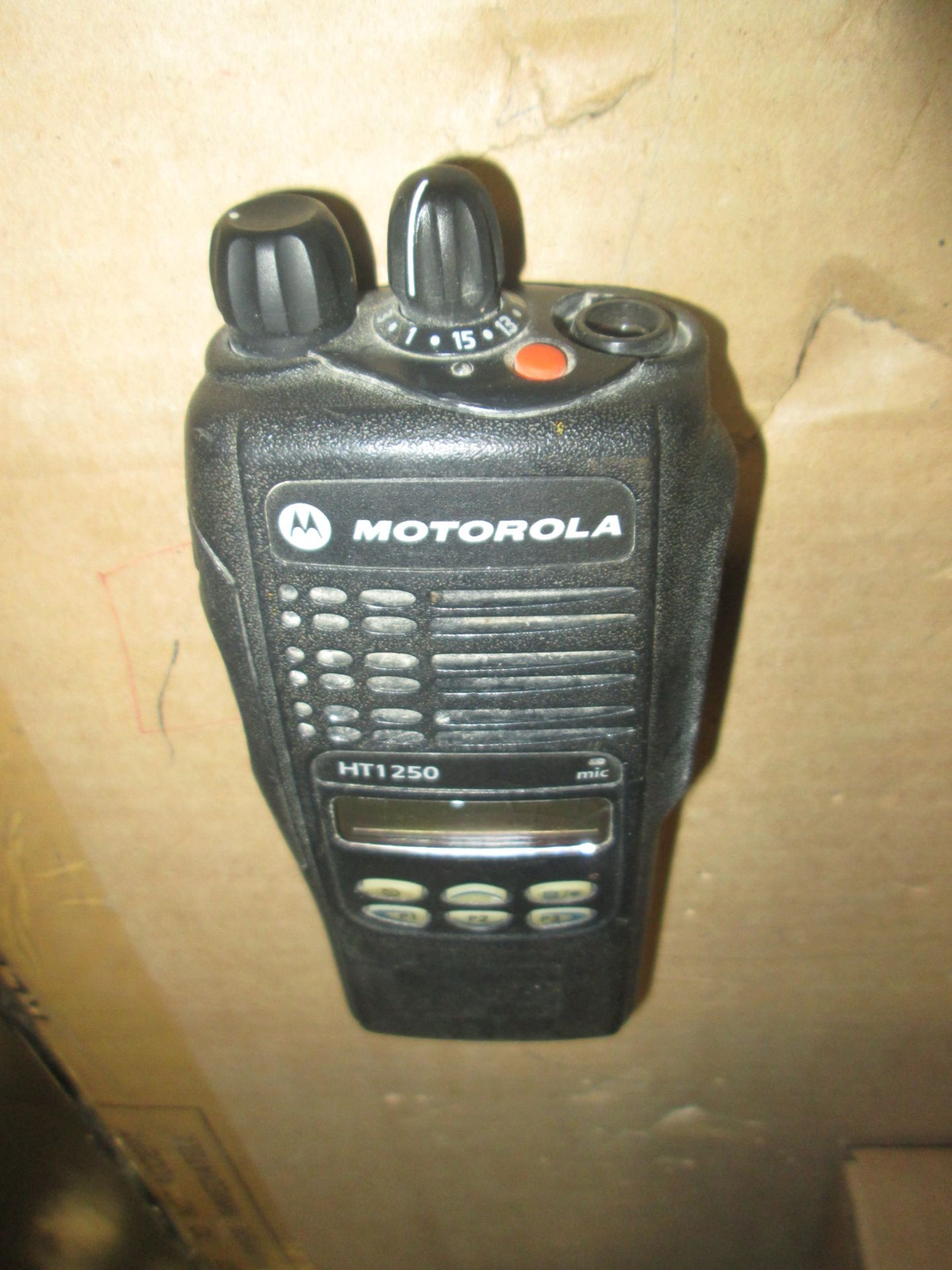 MOTOROLA HT1250 136-174 1-5W 128 CH HANDHELD RADIO ID#: AC010 (LOCATED IN BROCKVILLE, ON) - Image 3 of 4