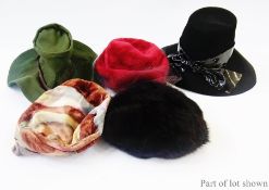 A large quantity of assorted vintage hats, various (1 box)