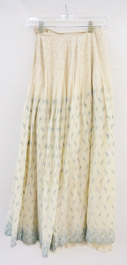 A Victorian evening dress trimmed with lace on the bodice and sleeves, a 19th century embroidered - Image 3 of 5