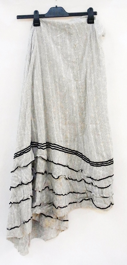 A Victorian evening dress trimmed with lace on the bodice and sleeves, a 19th century embroidered - Image 4 of 5