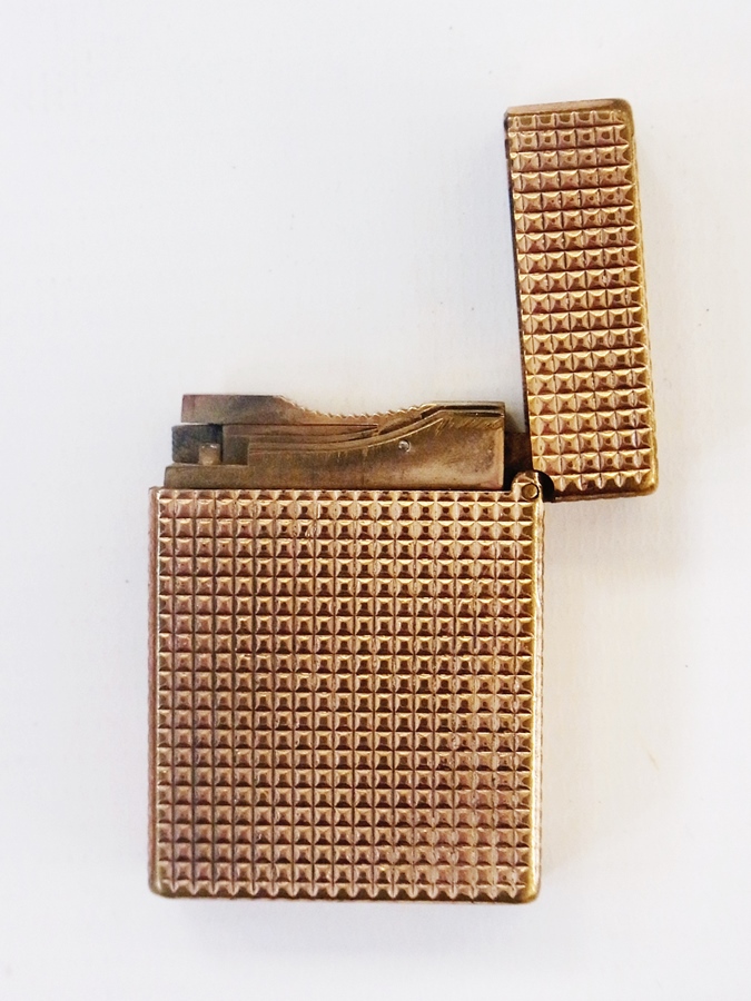 A Dupont Paris gold-plated lighter