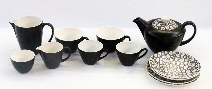 A Empress pottery 1950's-style set of four black glazed teacups with matching trellis-patterned - Image 3 of 3