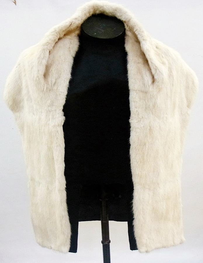 A mink stole from Klaff Furs of Boston, various mink tippets - Image 4 of 5