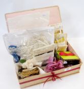 Quantity of lace, machine lace, lace pieces, flowers (1 box)