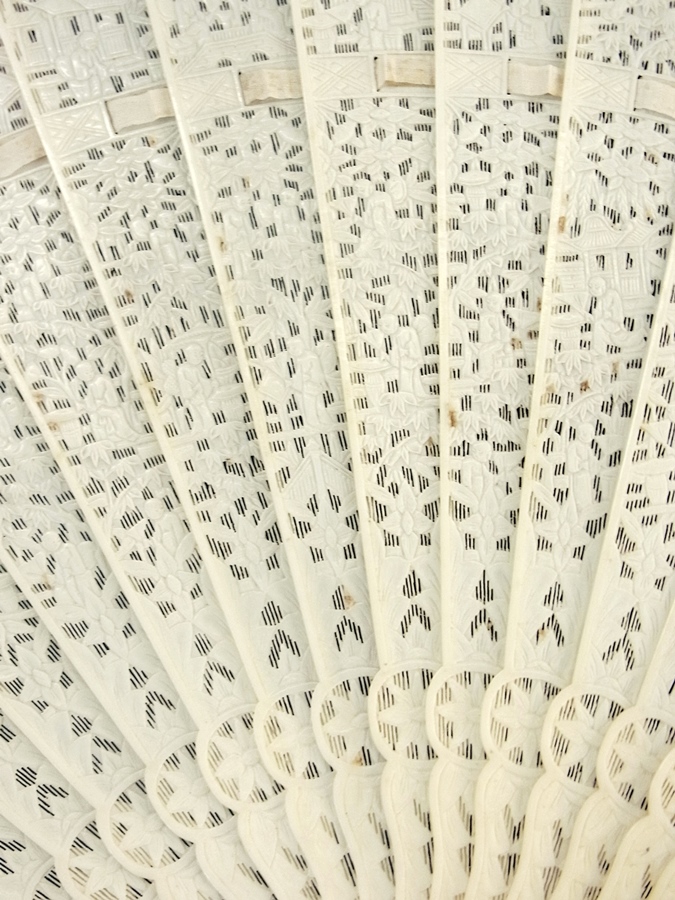 A Chinese ivory brise fan, relief carved guard sticks, in gilt lacquered box - Image 3 of 5