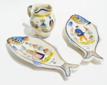 A pair of Quimper fish-shaped plates and a jug (3)