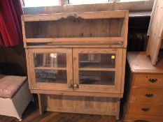 A pine kitchen wall mounted shelving unit, with shelving space and glazed cupboard doors, 100cm wide