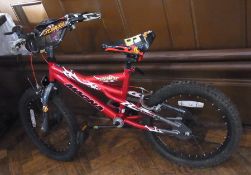 Boy's Magna "Fireblaze" bike (4-7 years)