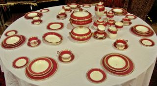 Wedgwood "Ulander Ruby" pattern part tea and dinner service for six plus persons including coffee