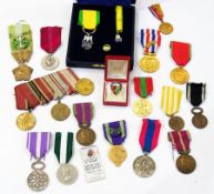 A collection of French Civil and other foreign medals including five in an oak frame (1 box)