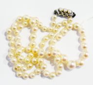 String of graduated cultured pearls with 18ct gold and pearl clasp
