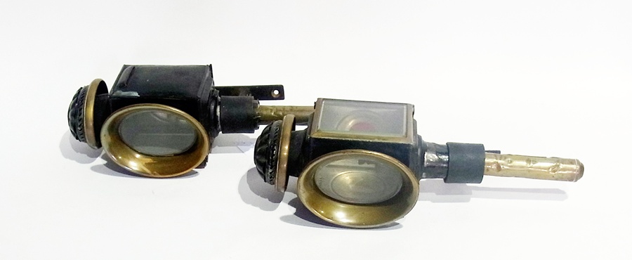 A pair of carriage lamps