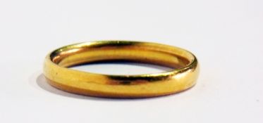 A 22ct gold wedding ring, 4.5g approx.