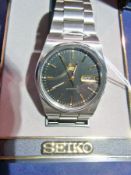 A Seiko automatic gentleman's wristwatch, with black dial and calendar window, sweep second hand,