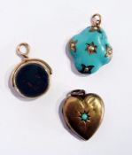 A gold-coloured revolving fob pendant set bloodstone and agate, turquoise enamel and seedpearl