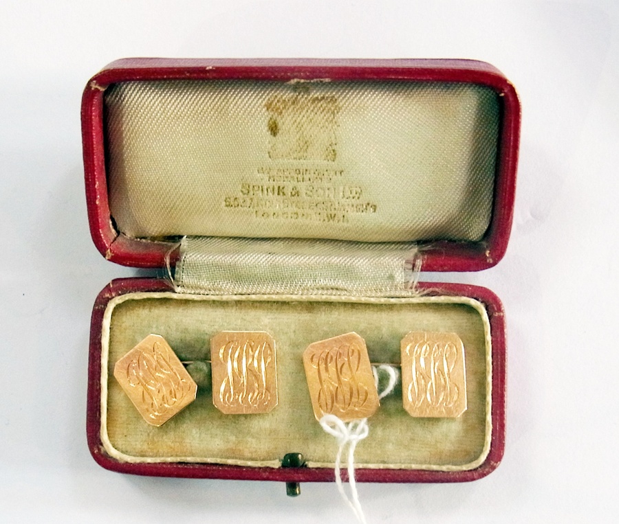 15ct gold cufflinks each with rectangular ends with oval bar, 9.1 g approx.