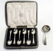 A set of six George V silver coffee spoons of Old English pattern, Sheffield 1925, cased together