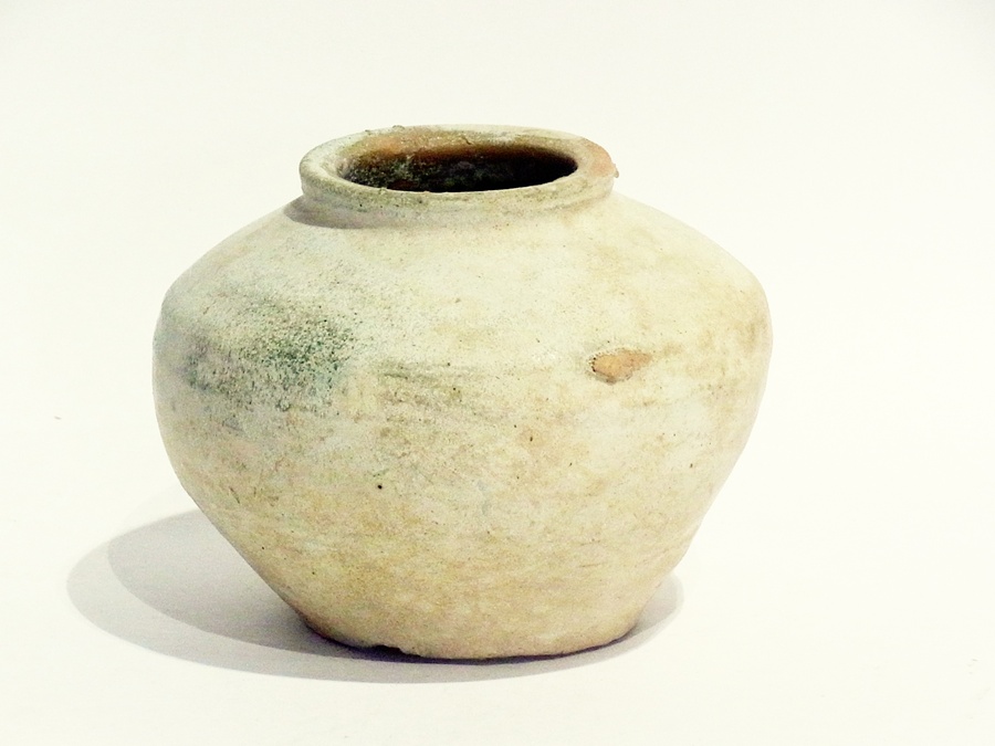 Han dynasty earthenware vase, 10cm high