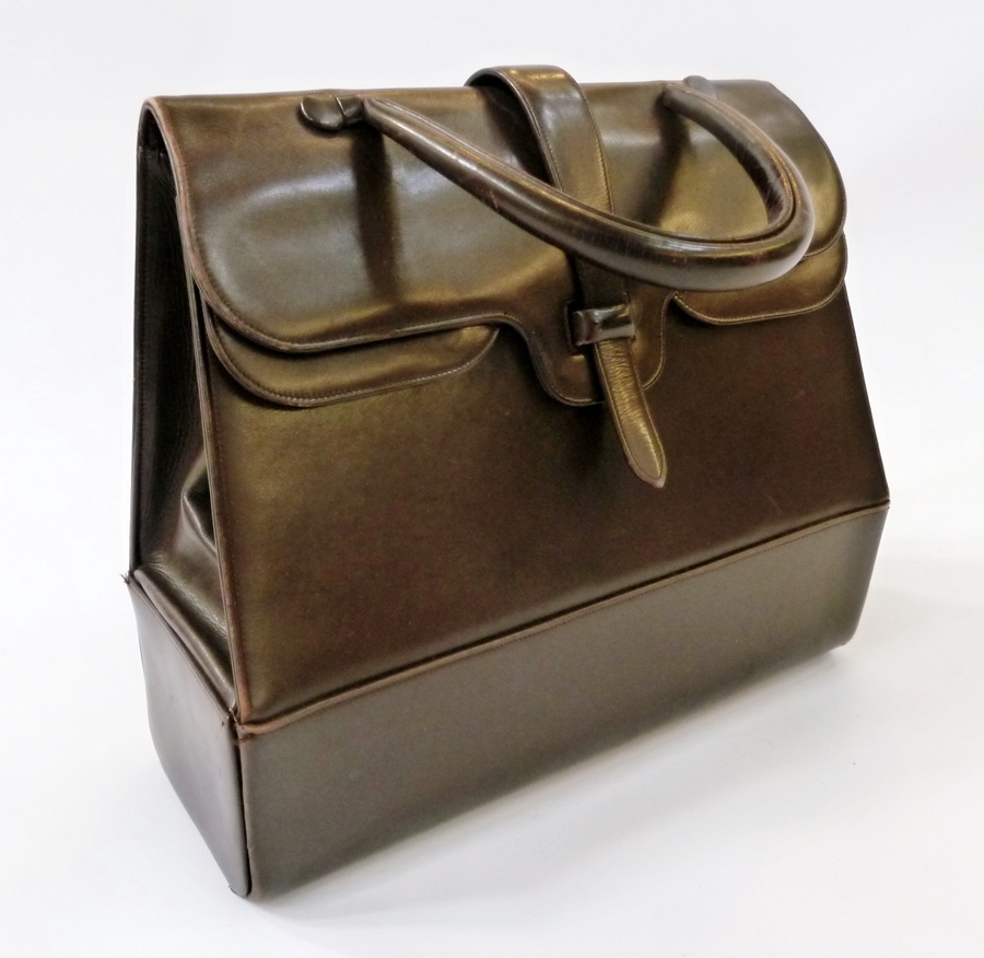 A Nettie Rosenstein brown leather bag, label to inside (some wear to handle)