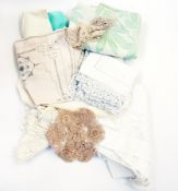 Pieces of lace, napkins, hankies and other linen (1 box)