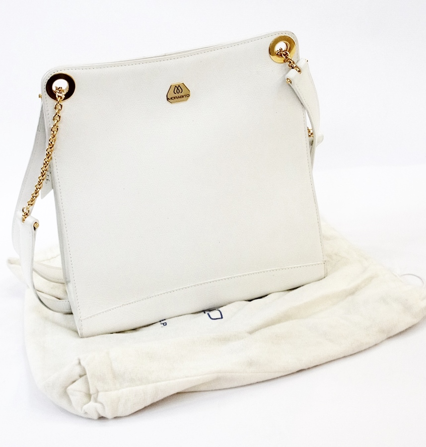 A Morabito white leather handbag, with gold-coloured metal chain detail to handles, clover to