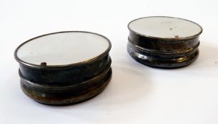 A pair of mirror topped circular silver powder boxes, Birmingham 1955, 5.5cm in diameter