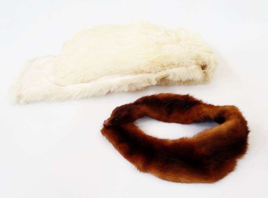 White fur stole, fox fur and other fur items (1 box)