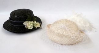 A quantity of hats to include:- straw hat, wedding hat, black plastic hat and others in hat box