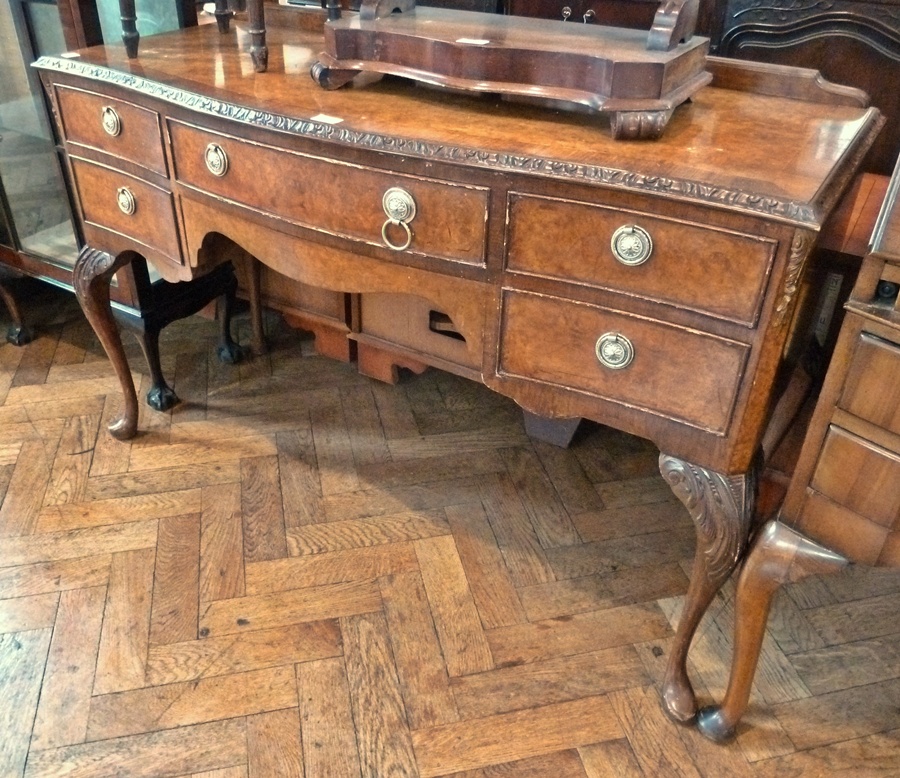 20th century reproduction figured walnut serpentine-fronted dressing table, with one long and four