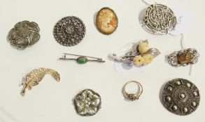 A quantity of costume jewellery to include:- brooches, various, cameo, etc.