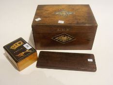 Four various wooden boxes and a cribbage board (5)