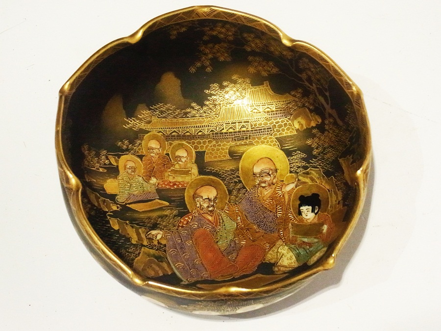 Late 19th century Japanese satsuma pottery bowl, "Shimazu" family, depicting wise men sitting in