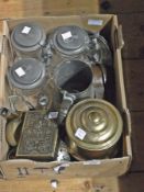 A quantity of metalware to include graduated set of three copper skillets, pewter tankard, etc (2