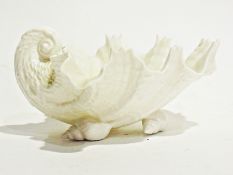 Early 20th century Royal Worcester china shell bowl in white, on three shell supports, 19cm wide