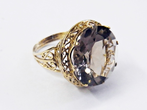 9ct gold and smoky quartz ring set singl