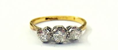 Three-stone diamond ring, 0.6/0.7ct tota