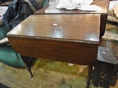 Victorian mahogany Pembroke table with f