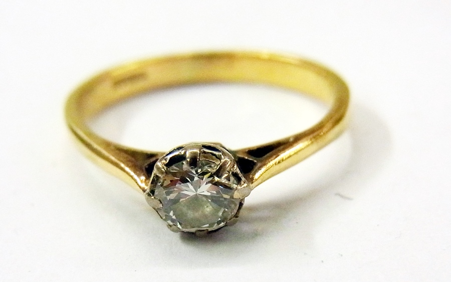 18ct gold and diamond solitaire ring, 0.