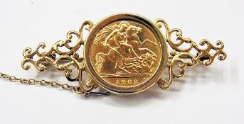 9ct gold brooch set 1982 half-Sovereign