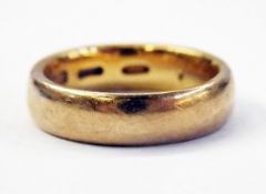 22ct gold wedding ring, 7.6g approx.